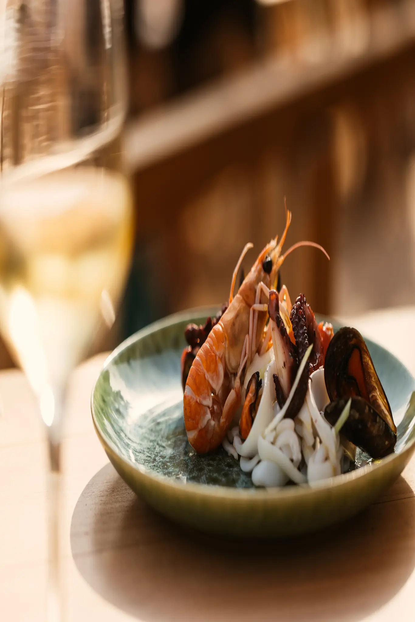 Gericht aus der mediterranen Speisekarte von Elements Ibiza